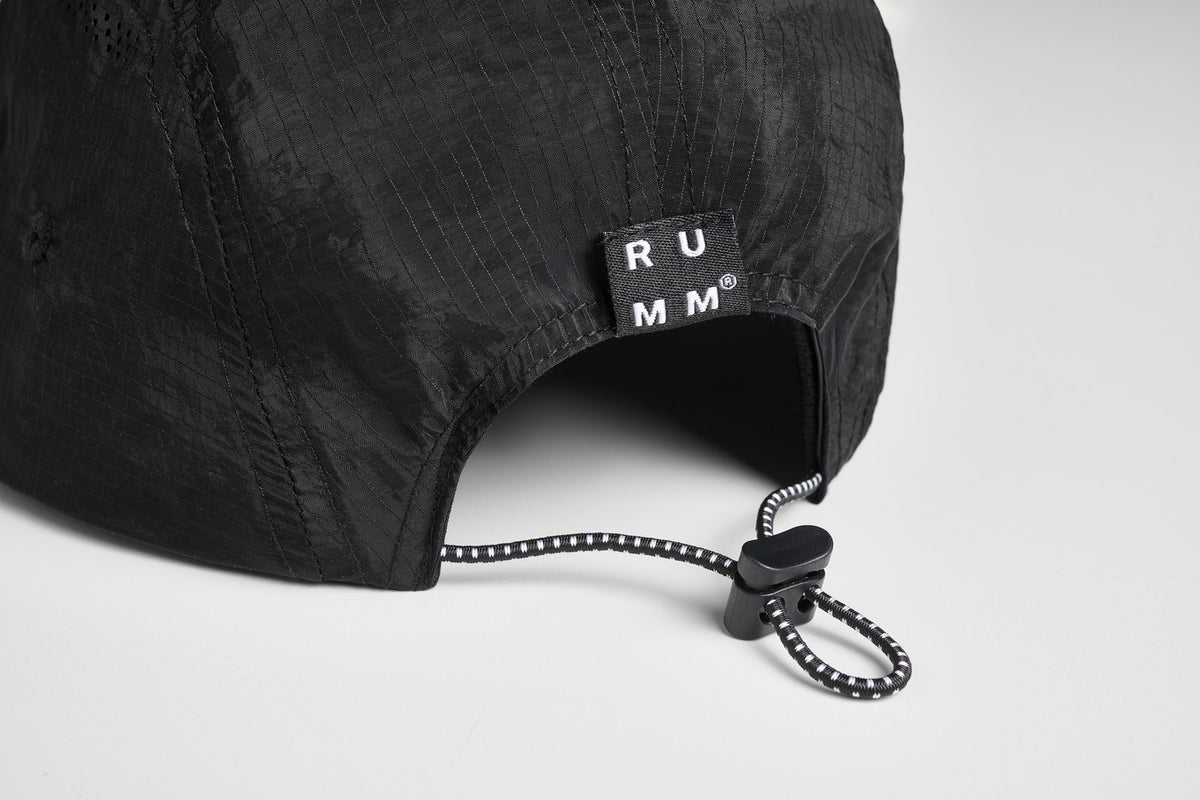 RUMM Club Cap Black - pormenor do bordado
