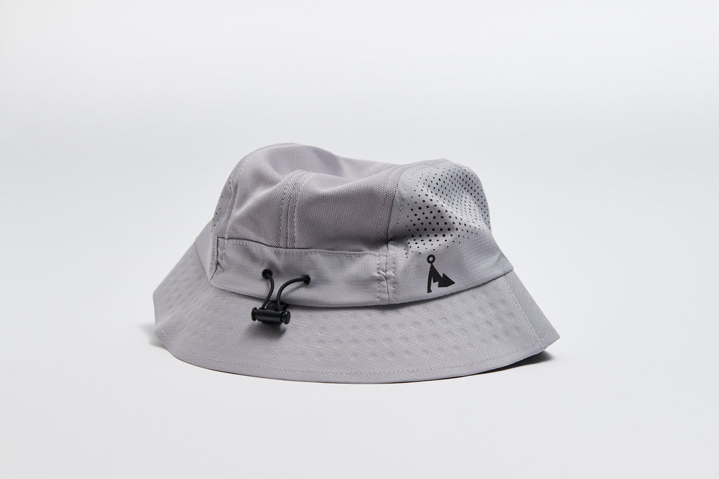 VÅGA FEATHER BUCKET HAT - ALUMINIUM GREY / BLACK
