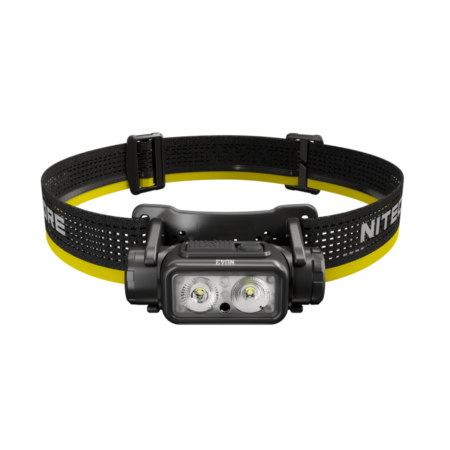 Farol Nitecore NU43 a iluminar um trilho de montanha à noite