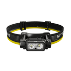 Farol Nitecore NU43 a iluminar um trilho de montanha à noite