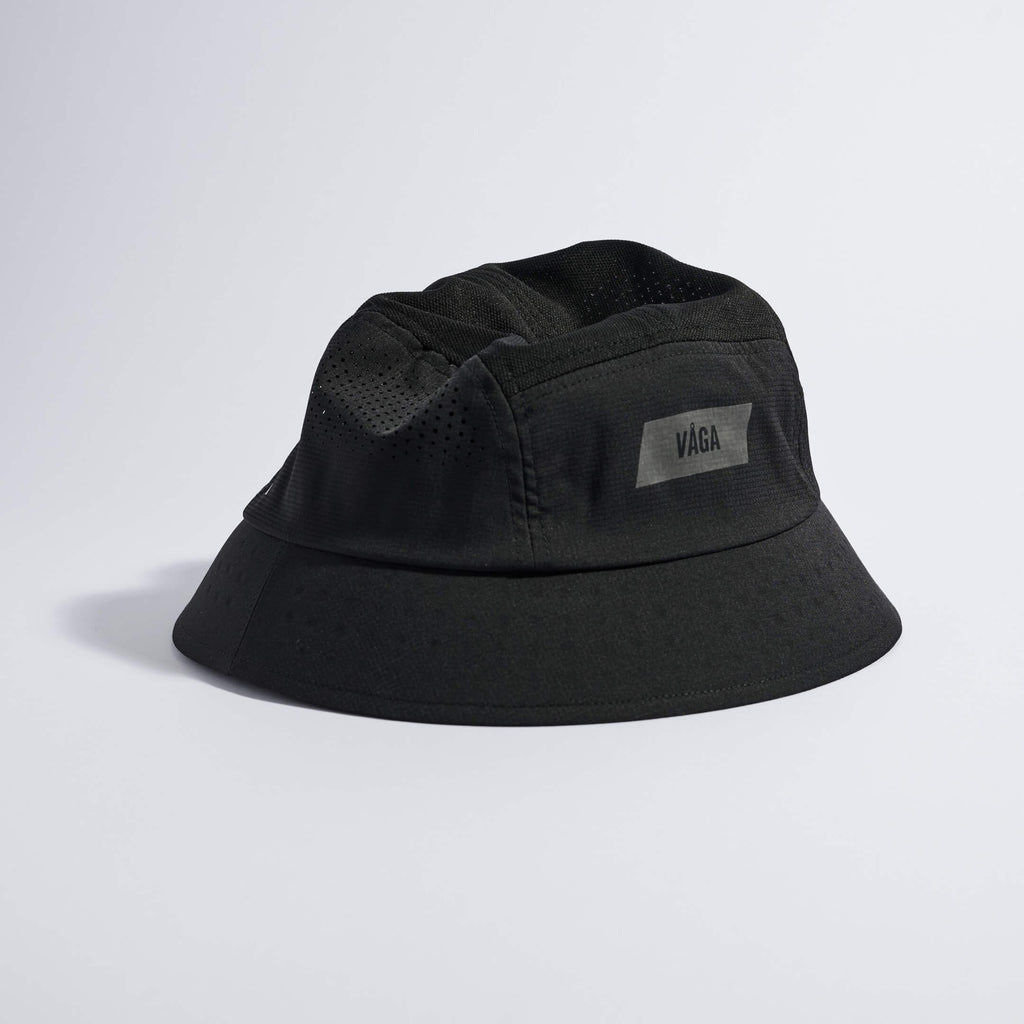VÅGA FEATHER BUCKET HAT - BLACK