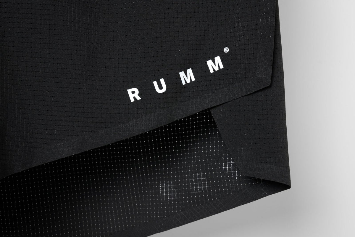RUMM Short Trail Essencial Woman - pormenor do tecido