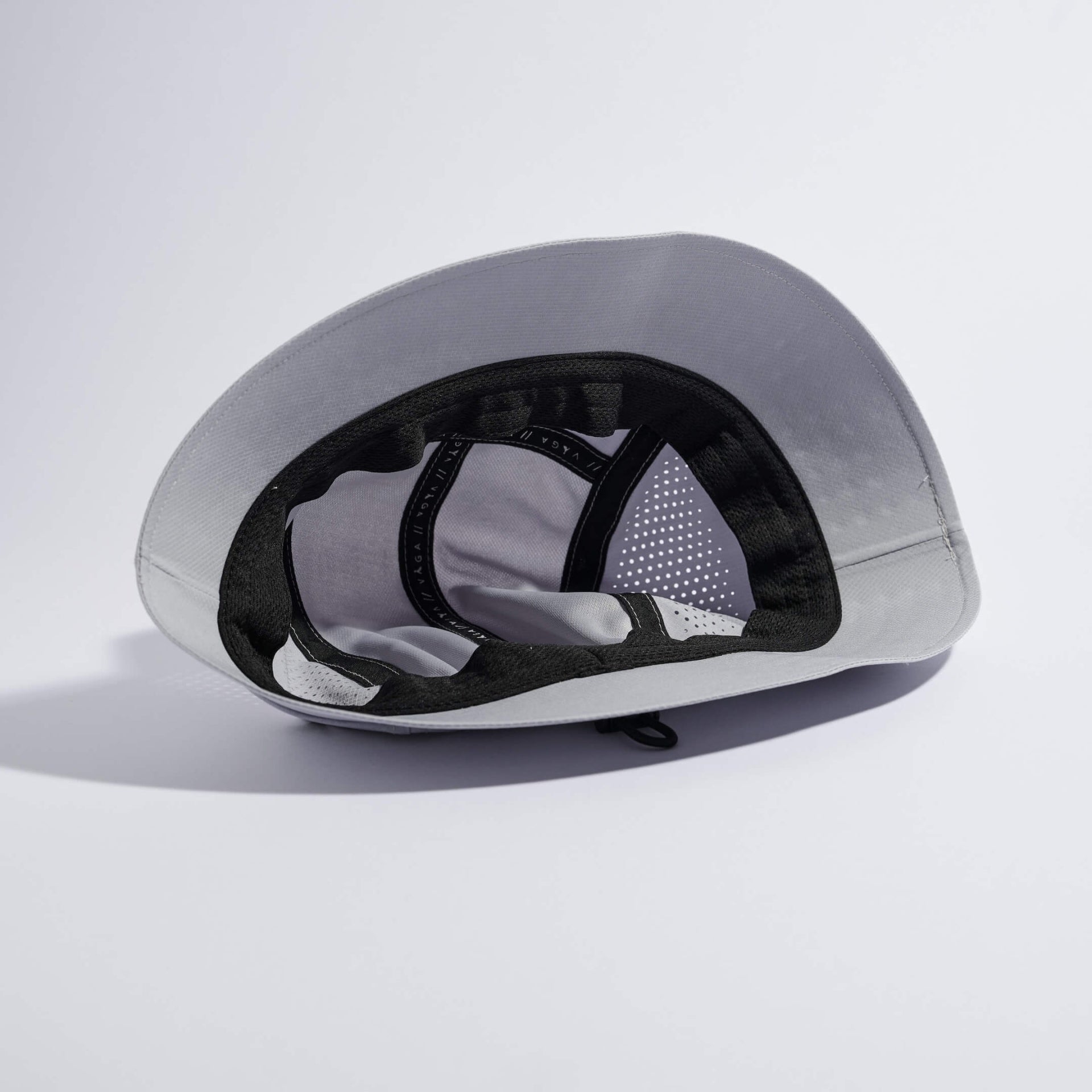 VÅGA FEATHER BUCKET HAT - ALUMINIUM GREY / BLACK
