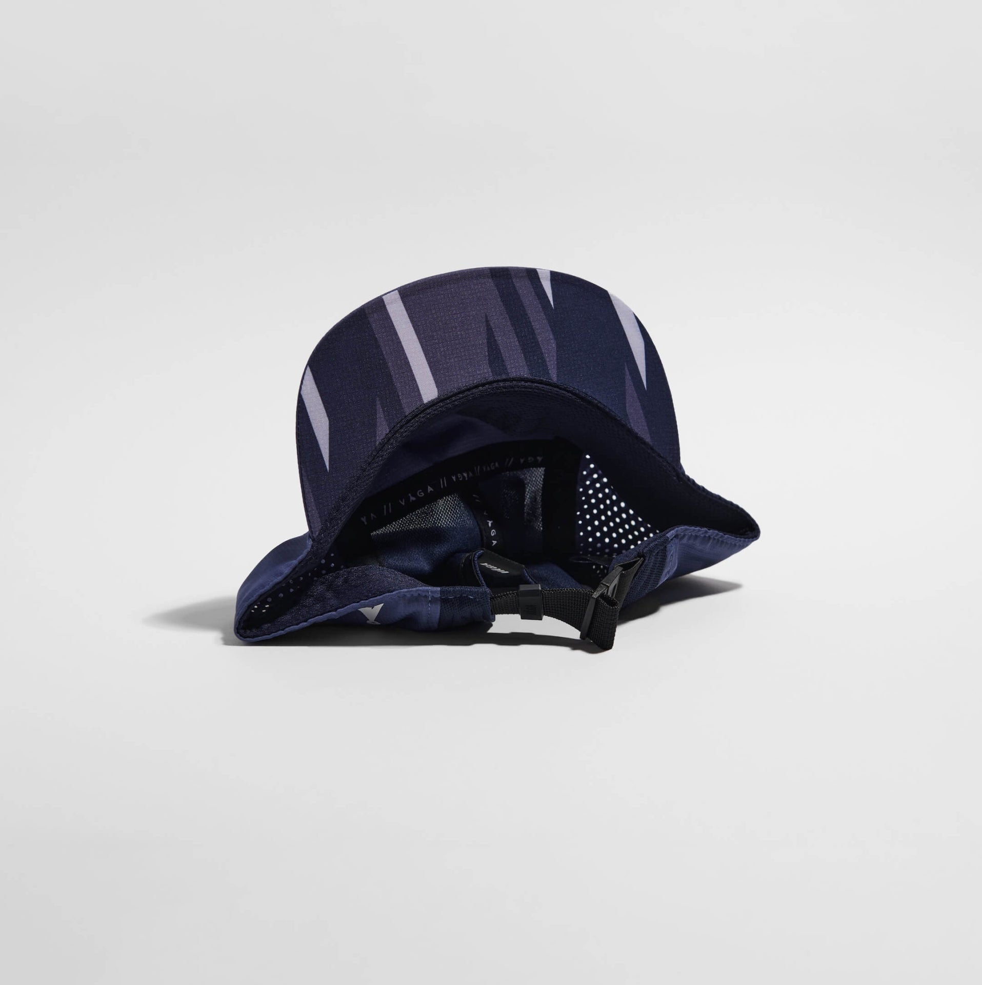 GORRA DE CARRERAS CON PLUMA VÅGA - NARANJA NEÓN / CIRUELA