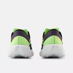 New Balance FuelCell Rebel v4 - Black com Graphite e White Peach