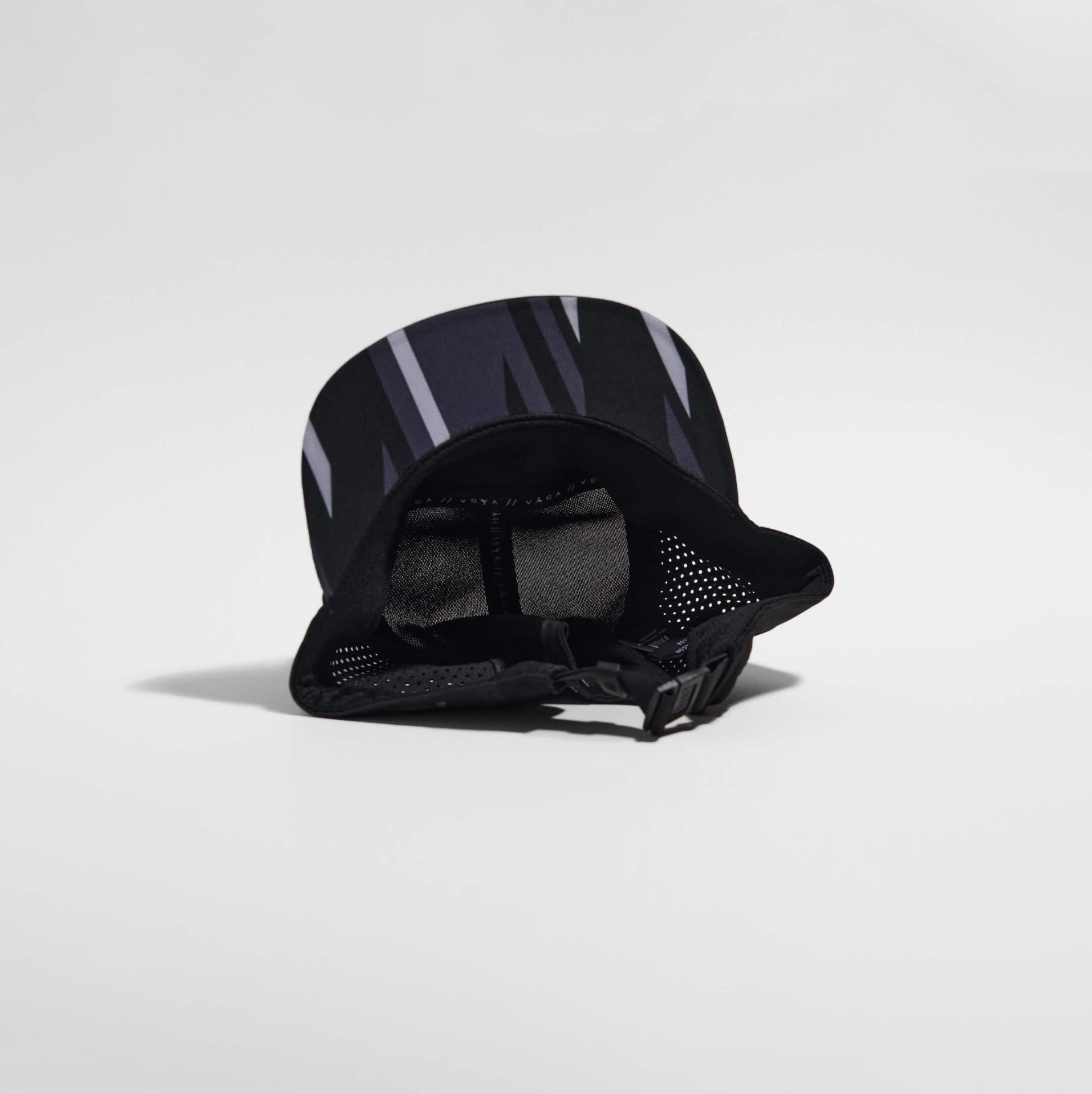 GORRA DE CARRERAS CON PLUMA VÅGA - GRIS PELT / NEGRO