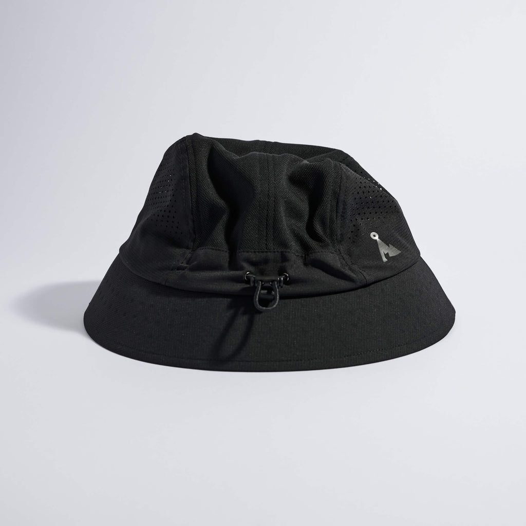 VÅGA FEATHER BUCKET HAT - BLACK