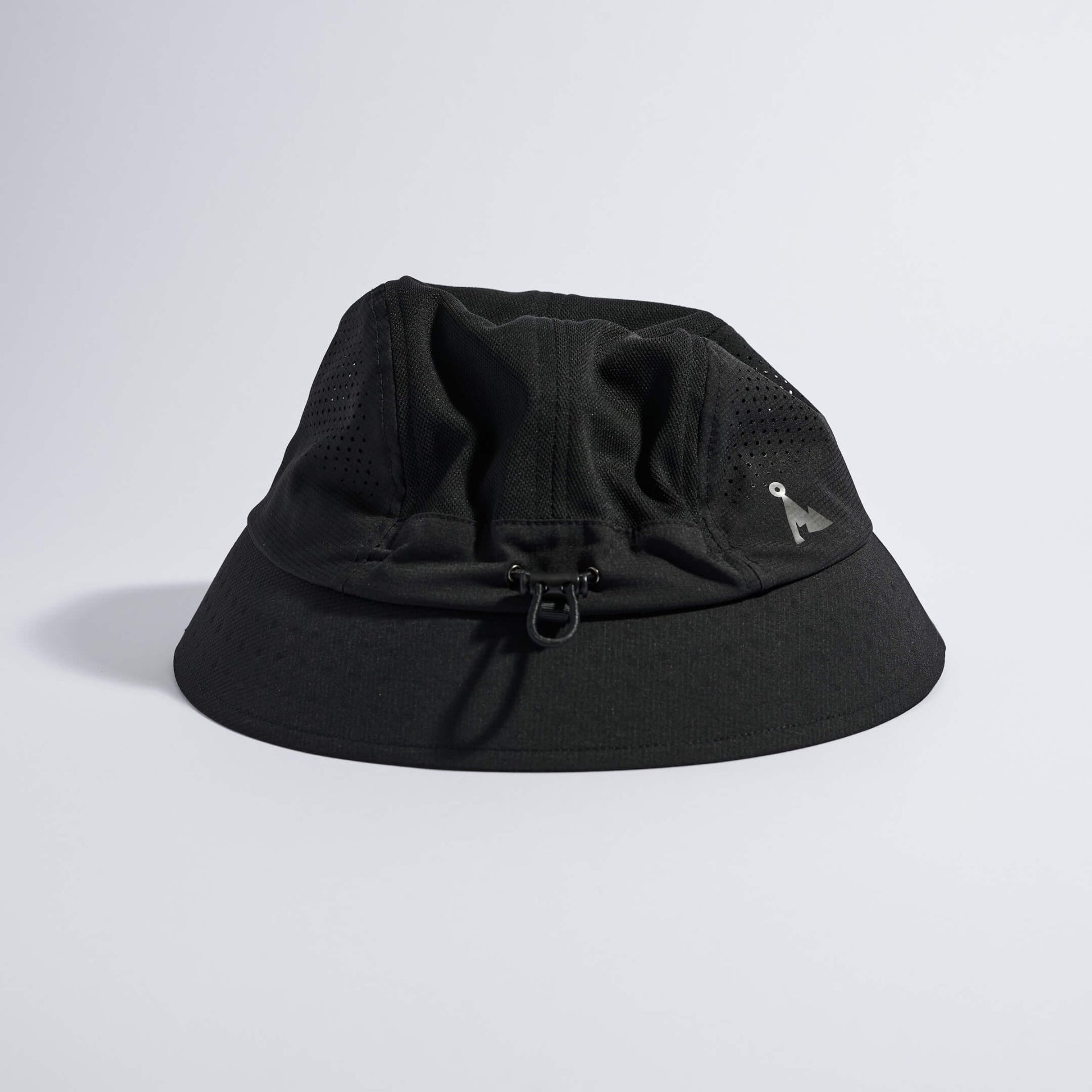 VÅGA FEATHER BUCKET HAT - BLACK
