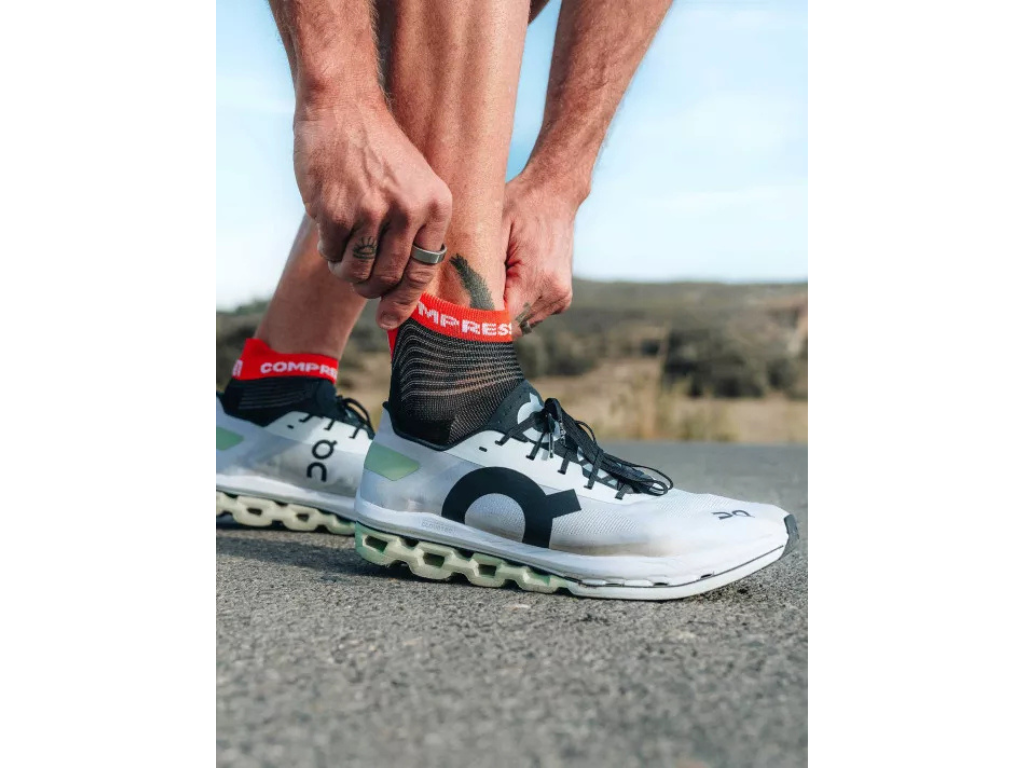 Compressport Pro Racing V4.0 Run Low - Black/Core Red
