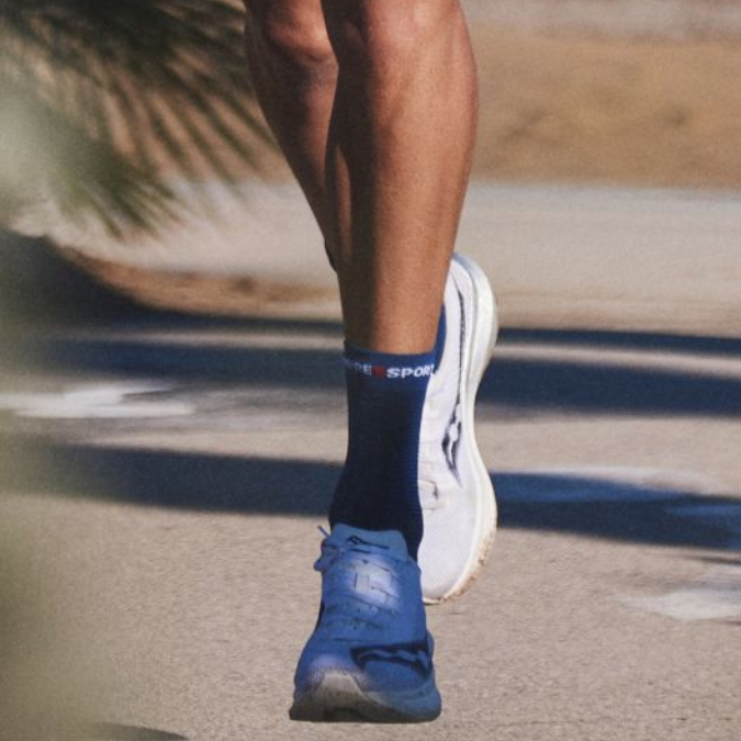 Compressport Pro Racing Socks V4.0 Run High - Sodalite/Fluo Blue