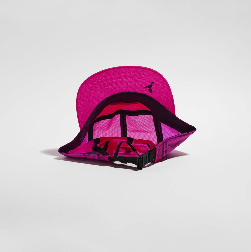 VÅGA FEATHER LIGHT CAP - FUSCHIA