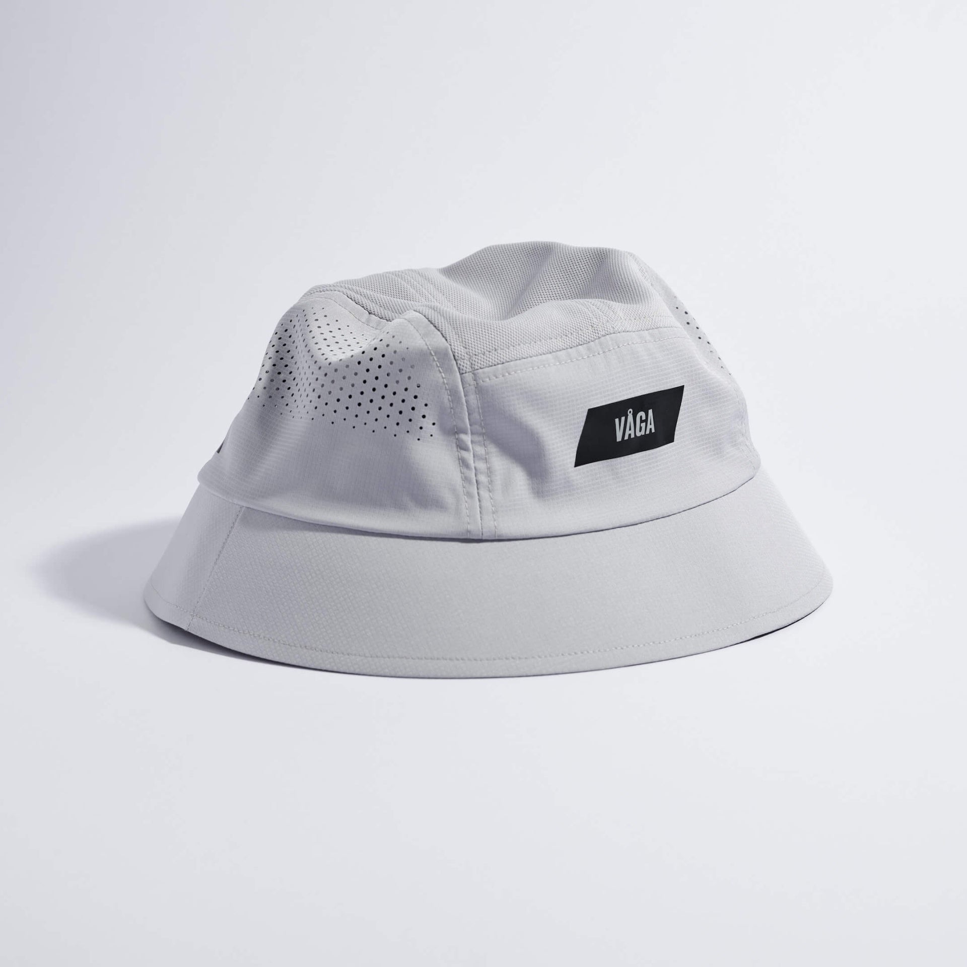 VÅGA FEATHER BUCKET HAT - ALUMINIUM GREY / BLACK