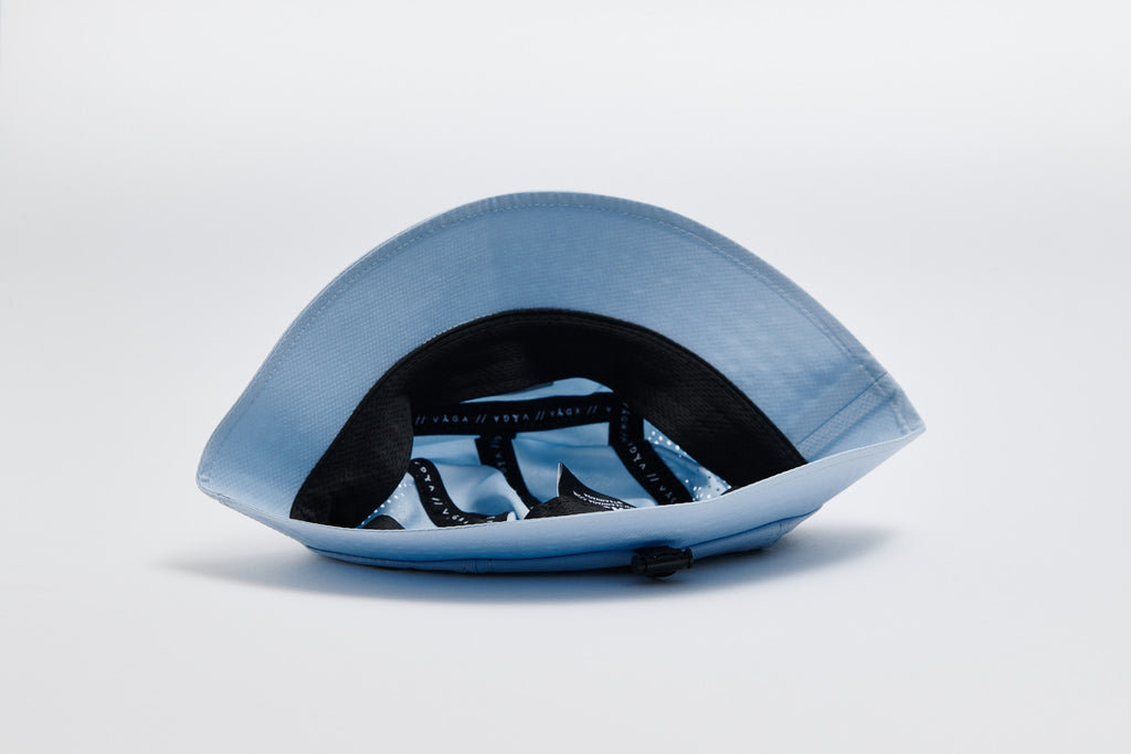 VÅGA FEATHER BUCKET HAT - PASTEL BLUE / BLACK