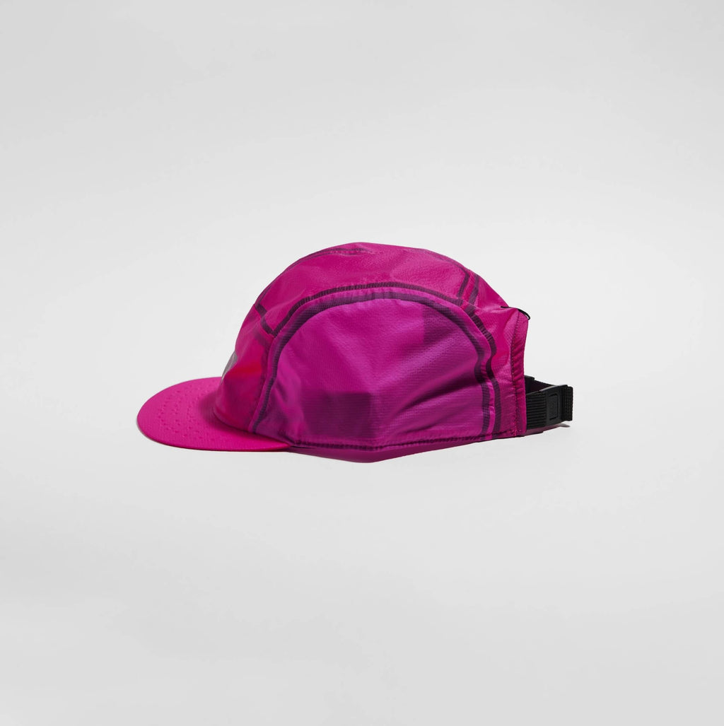 VÅGA FEATHER LIGHT CAP - FUSCHIA