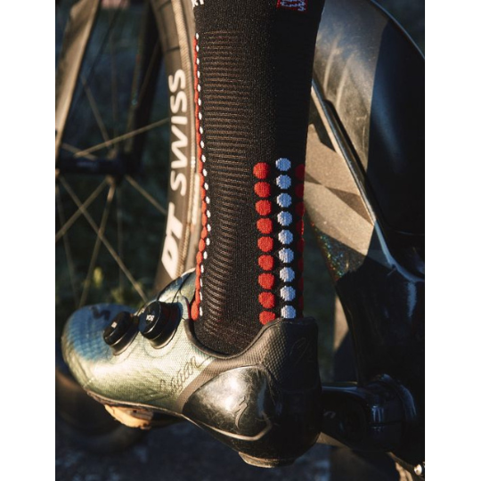 Compressport Pro Racing Socks V4.0 Bike - Black/Red