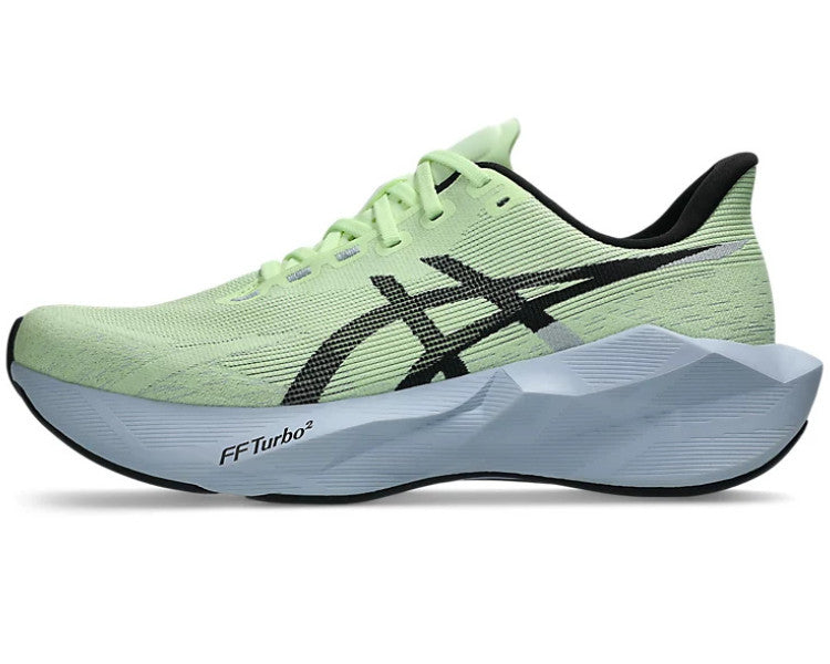 Ténis de running Asics Novablast 6 em ângulo 3/4
