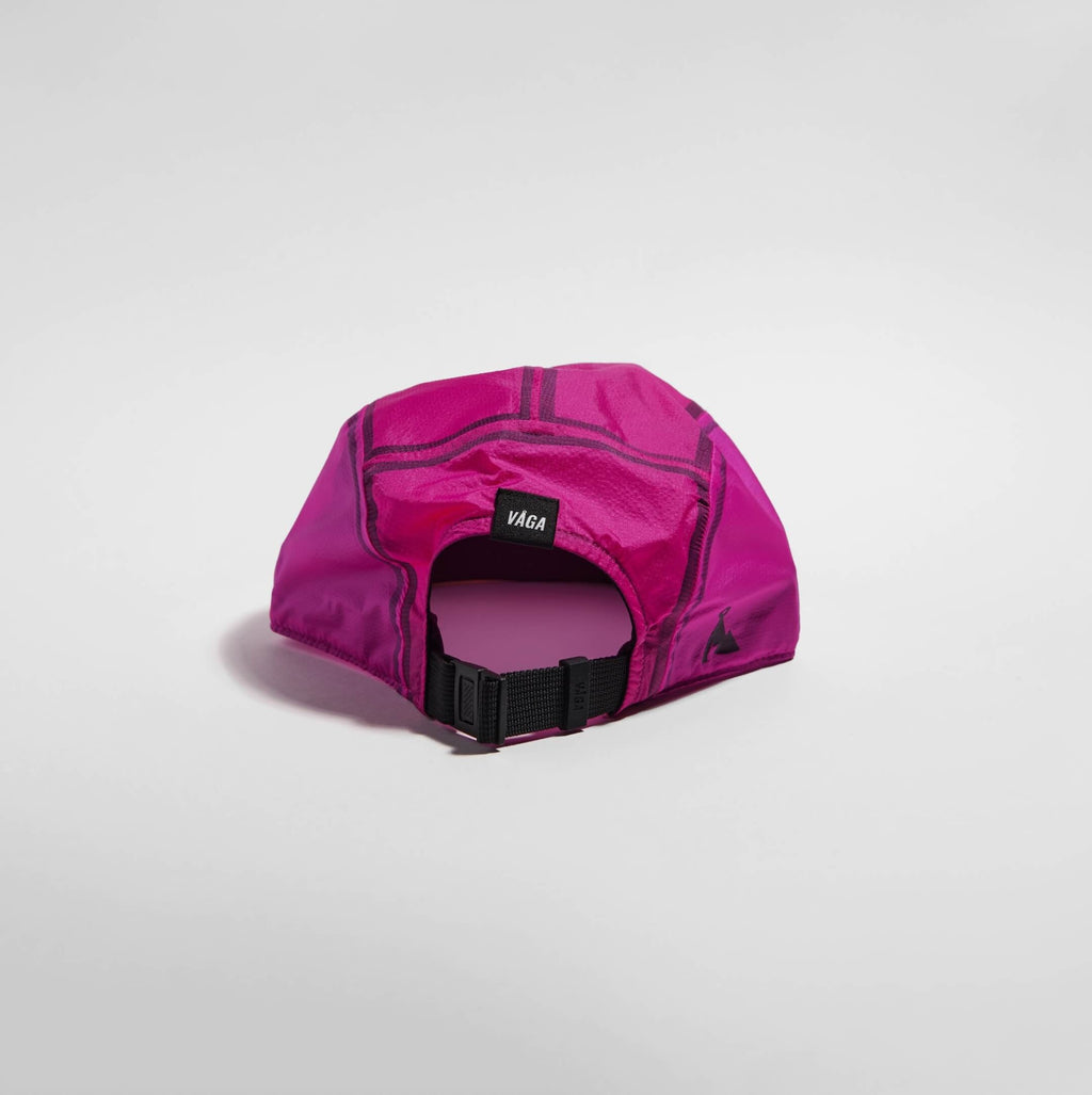 VÅGA FEATHER LIGHT CAP - FUSCHIA