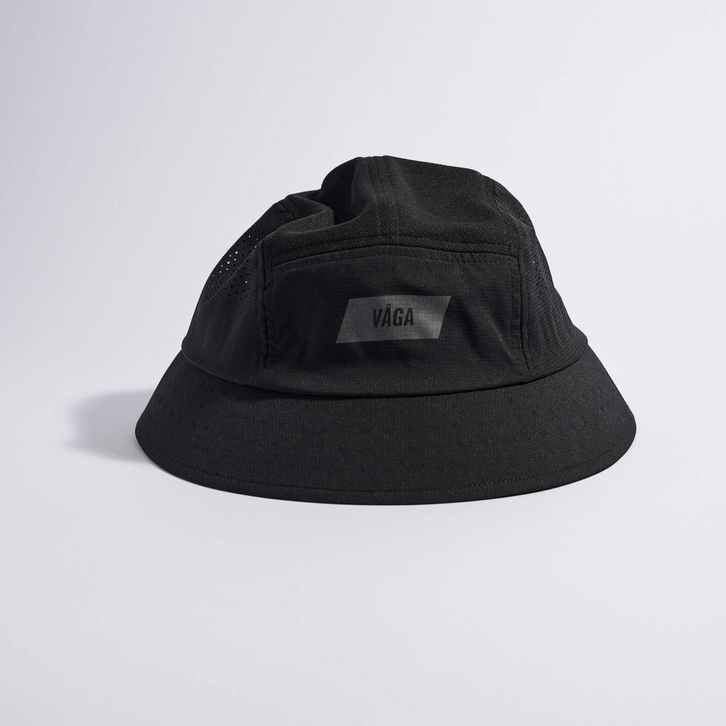 VÅGA FEATHER BUCKET HAT - BLACK