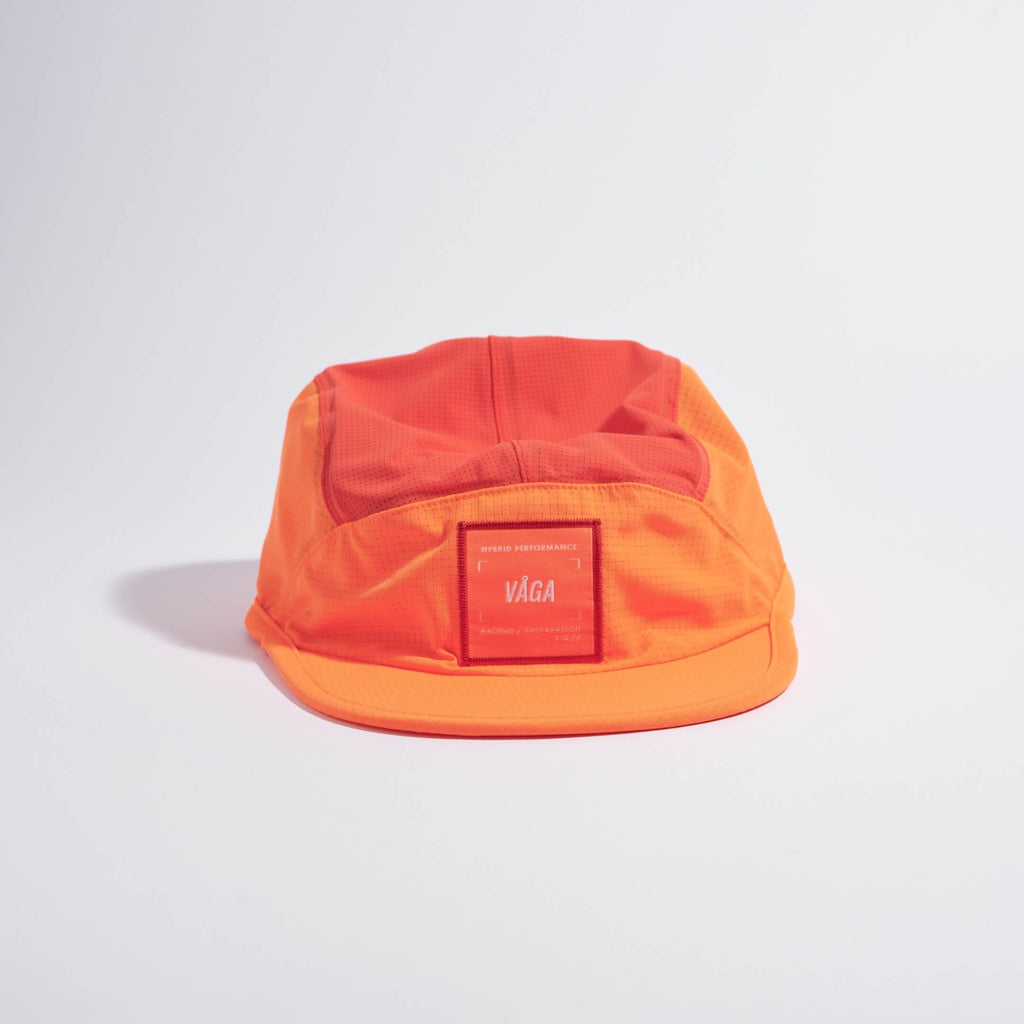 GORRA DE CARRERAS CON PLUMA VÅGA - NARANJA NEÓN / CIRUELA
