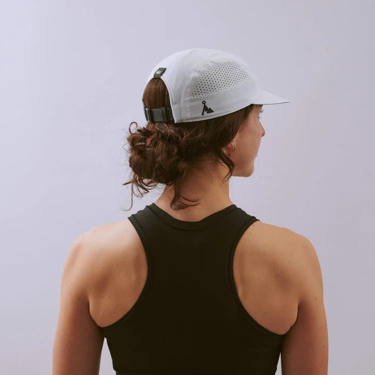 VÅGA FEATHER RACING CAP - WHITE