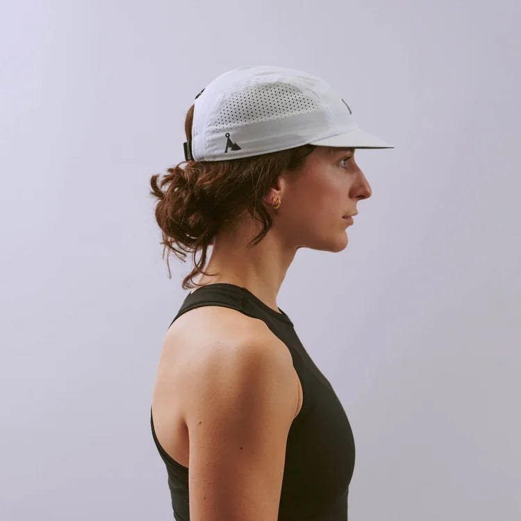 VÅGA FEATHER RACING CAP - WHITE