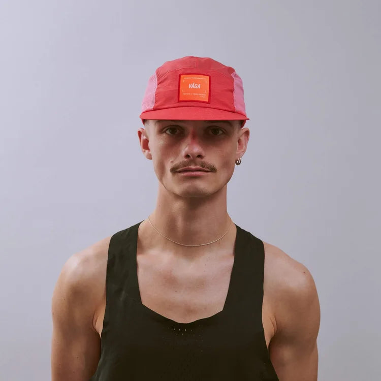 GORRA DE CARRERAS CON PLUMA VÅGA - NARANJA NEÓN / CIRUELA