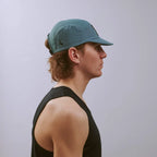 GORRA DE CARRERAS CON PLUMA VÅGA - NARANJA NEÓN / CIRUELA